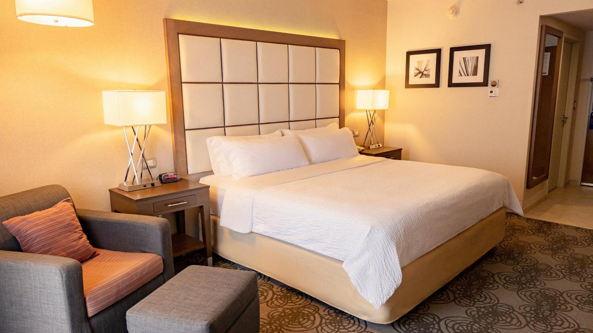 Holiday Inn Express & Suites Chihuahua Juventud By Ihg Exterior photo
