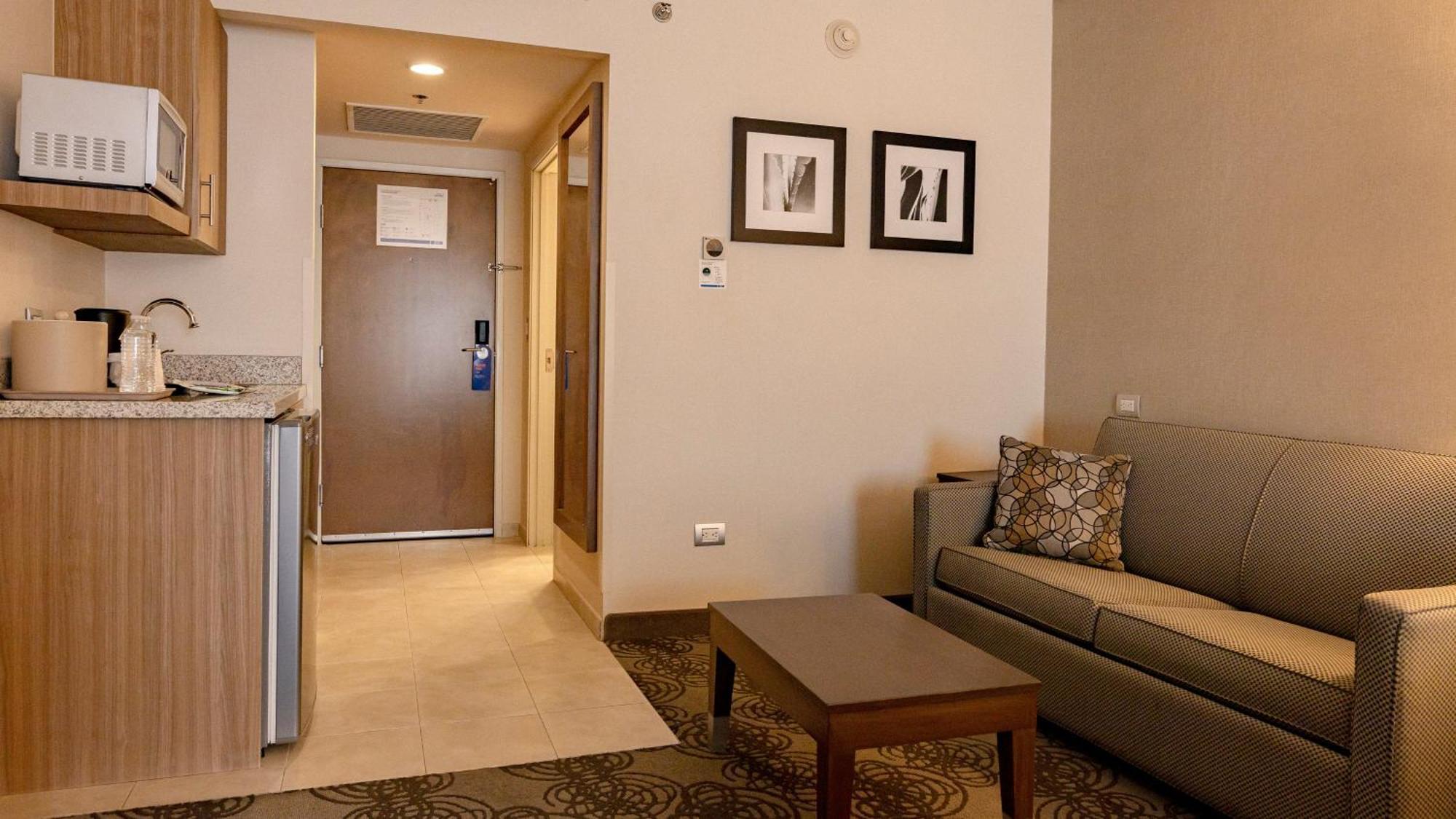 Holiday Inn Express & Suites Chihuahua Juventud By Ihg Exterior photo