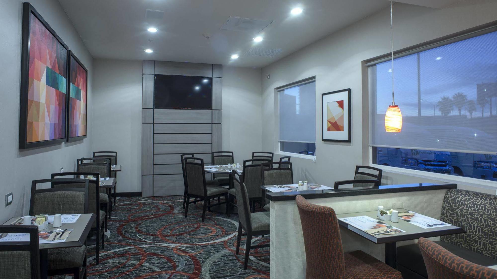 Holiday Inn Express & Suites Chihuahua Juventud By Ihg Exterior photo