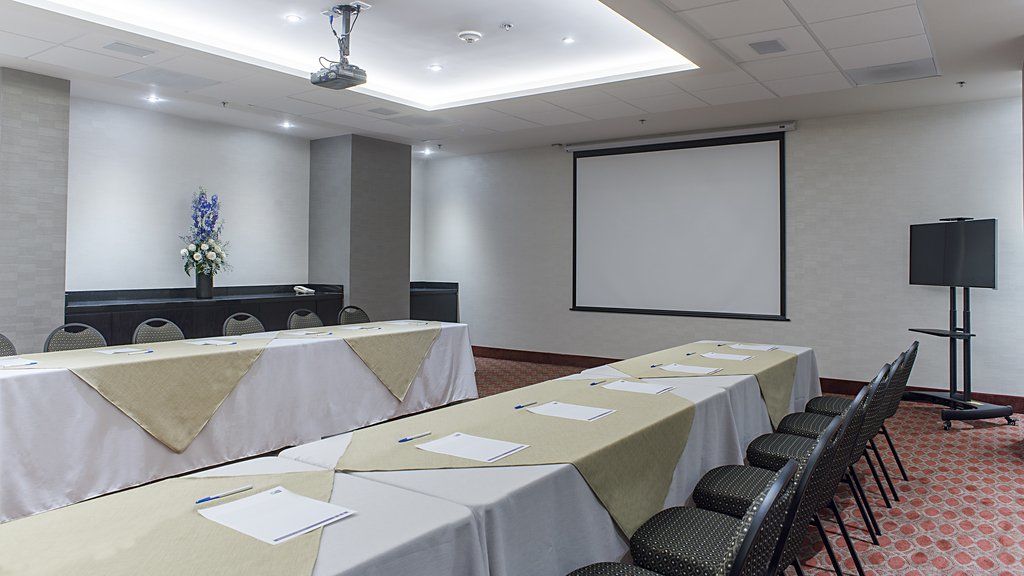 Holiday Inn Express & Suites Chihuahua Juventud By Ihg Exterior photo